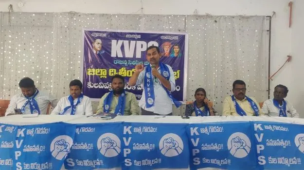 రాజ్యాంగ రద్దుకు బీజేపీ కుట్రను ప్రతిఘటించాలి