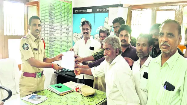 కేబుల్‌ దొంగలను అరెస్ట్‌ చేయండి 