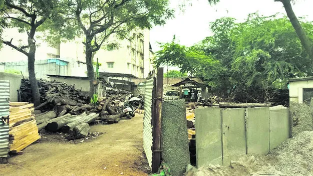    గవిమఠం లీజు బకాయిలు రూ. 2.2 కోట్లు 