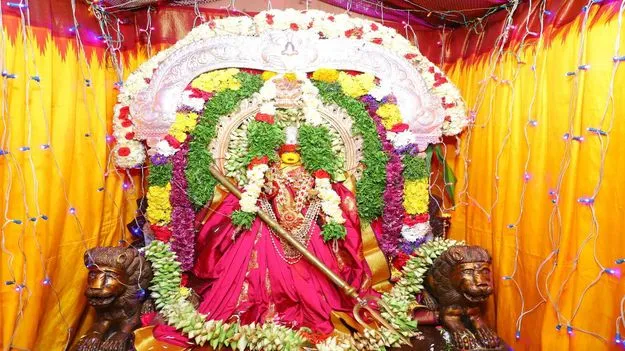 మహాగౌరి అలంకారంలో అమ్మవారి దర్శనం