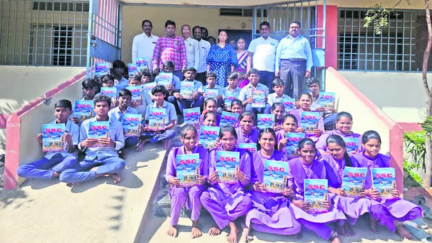 చదువుకున్న పాఠశాలలకు చేయూత