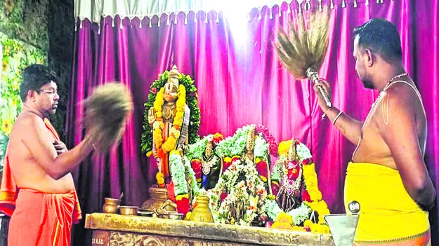  నెట్టికంటి ఆలయంలో పంచామృతాభిషేకం