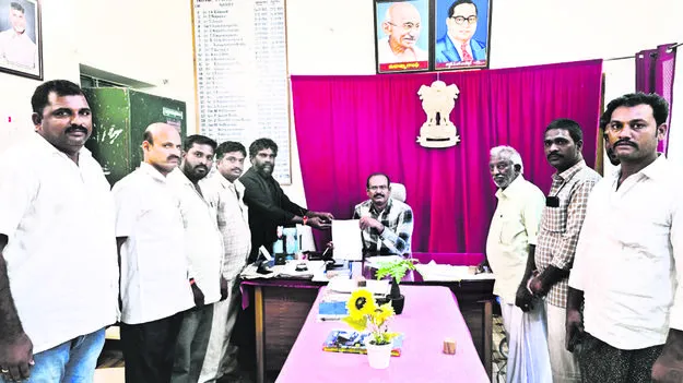 పరిహారం ఆలయ అభివృద్ధికి ఇవ్వండి