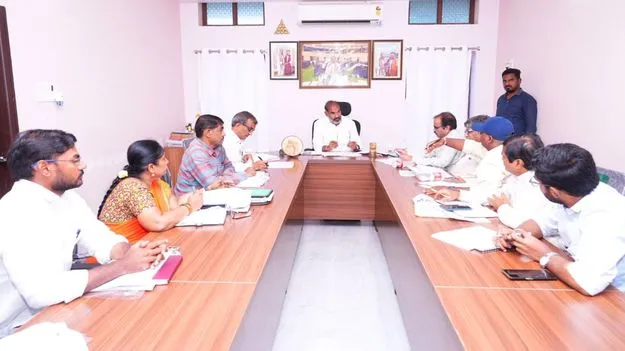 పెండింగ్‌ పనులను త్వరగా పూర్తి చేయాలి