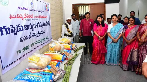 పేద మహిళలను స్వయం సహాయక సంఘాల్లో చేర్పించాలి