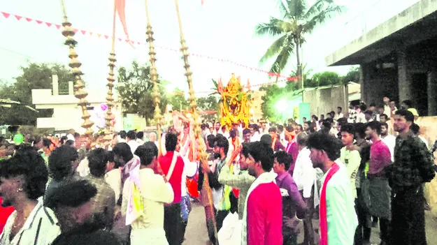 ఘనంగా రథోత్సవం 