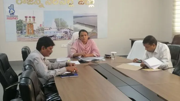 విద్యార్థుల సమస్యలను పరిష్కరించాలి