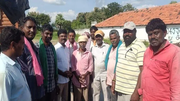 దళారుల పాలవుతున్న ధాన్యం..