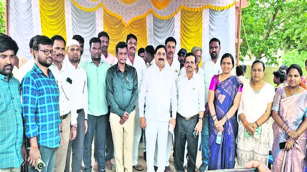 అభివృద్ధే కూటమి లక్ష్యం: విప్‌ 