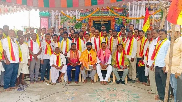 ఐక్యతతో హక్కులను సాధించుకోవాలి