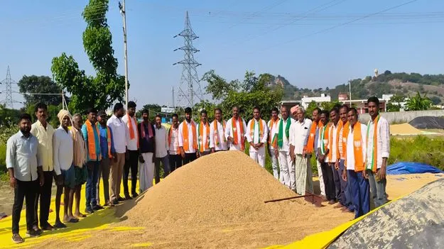 రైతులపై నిర్లక్ష్యం చూపుతున్న ప్రభుత్వం 