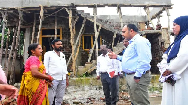 ఇందిరమ్మ ఇళ్ల నిర్మాణం వేగవంతం చేయాలి