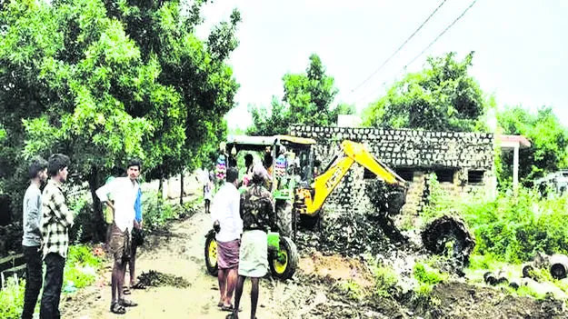 శ్రీధరఘట్టలో చెత్త తొలగింపు