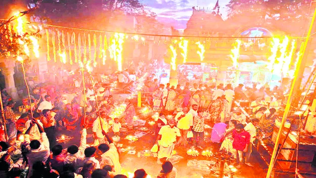 కార్తీక పౌర్ణమి వెలుగులు