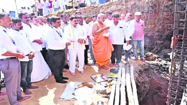 ఎస్‌బీఐ భవన నిర్మాణానికి భూమిపూజ 