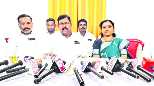 ఇక దుర్గంలో పశువుల సంత  