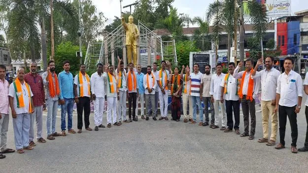 బీజేపీ రాష్ట్ర అధ్యక్షుడి అరెస్టును నిరసిస్తూ ధర్నా