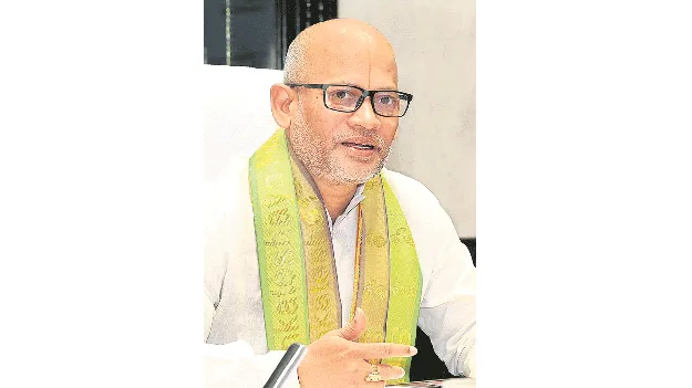 సంతృప్తికరంగా వాహనసేవల వీక్షణ