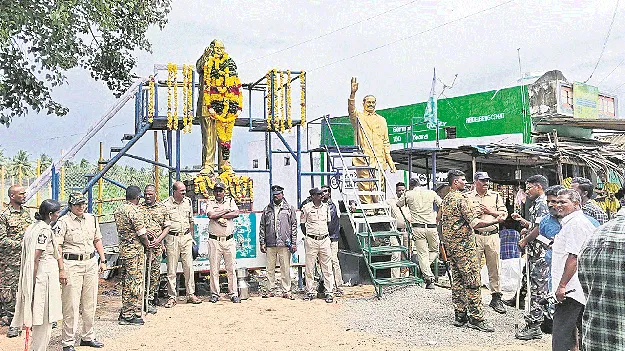 అంబేడ్కర్‌ విగ్రహ ఘటనలో వీడని మిస్టరీ?