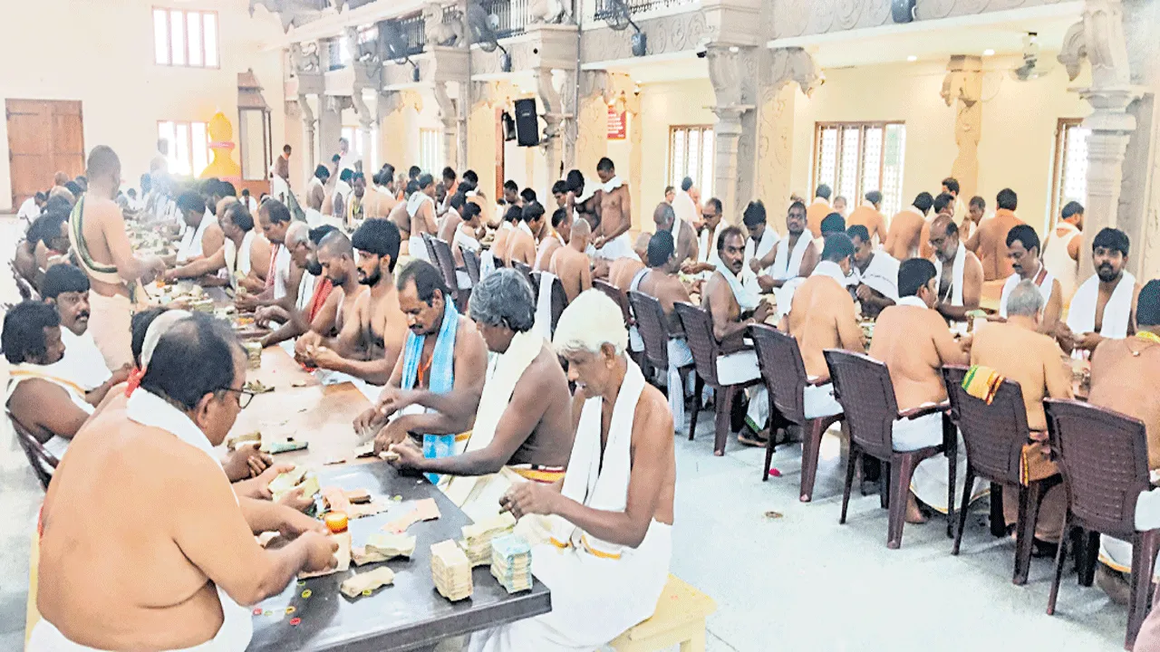 సత్యదేవుడి హుండీల ఆదాయం రూ 1.48 కోట్లు