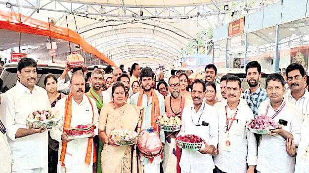 విజయవాడ దుర్గమ్మకు అన్నవరం దేవస్థానం సారె