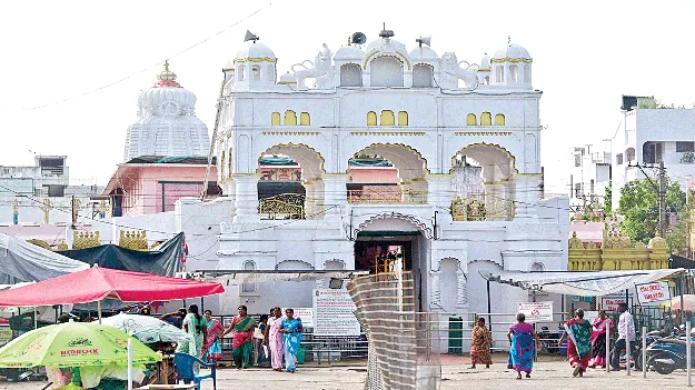 కూల్చివేతలు సరే.. పనులేవీ?