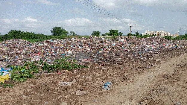 డంప్‌ యార్డుతో కంపు