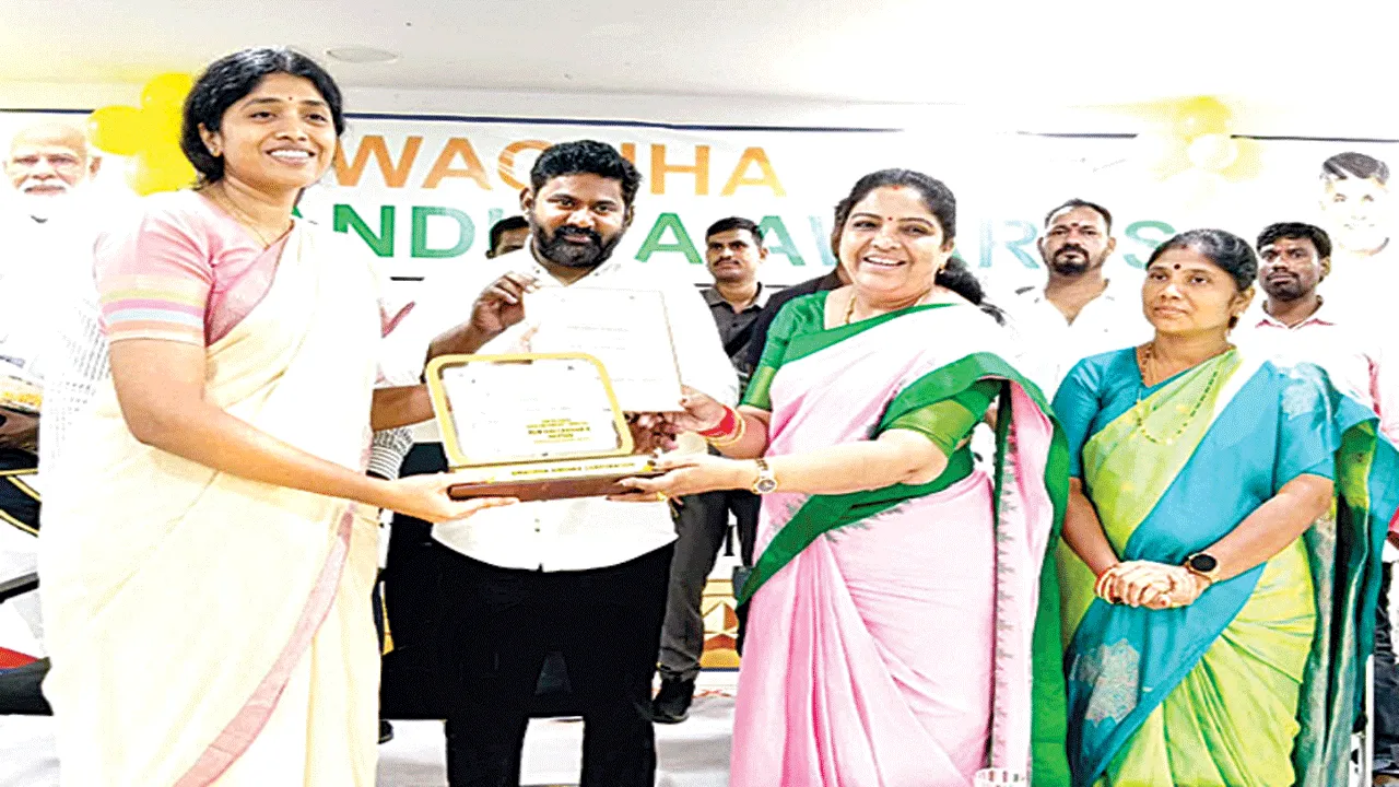 Cleanliness    పరిసరాల పరిశుభ్రత అందరి బాధ్యత