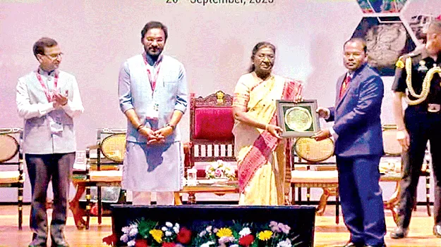 National Award  గిరిజన బిడ్డకు జాతీయ అవార్డు