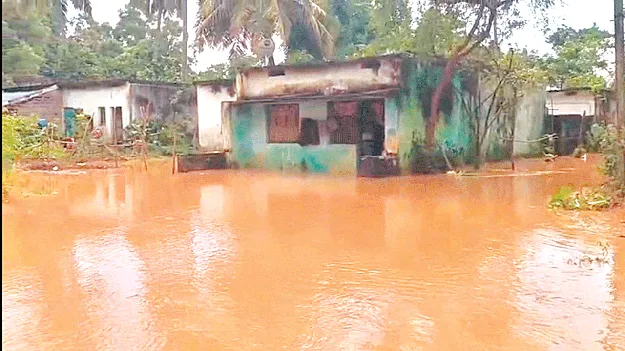 Shivering When It Rains! వానొస్తే వణుకే!