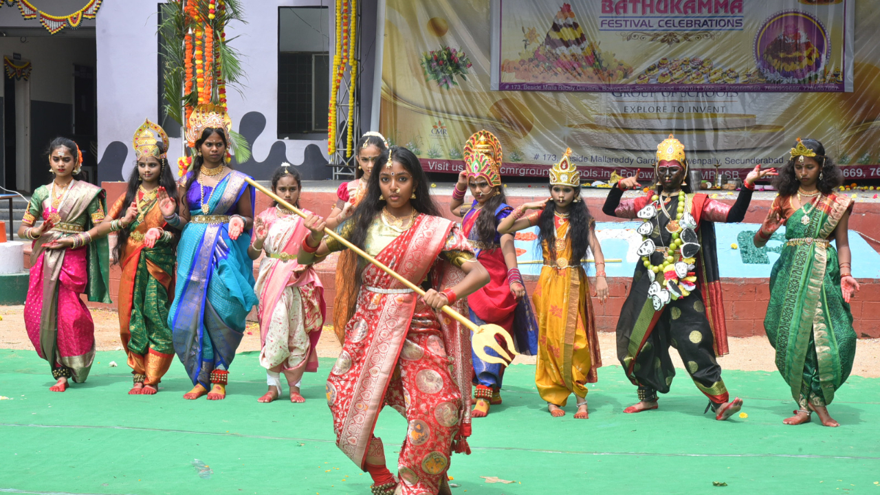  Secunderabad:  ఘనంగా  స్కూల్ విద్యార్థుల బతుకమ్మ సంబరాలు.. 
