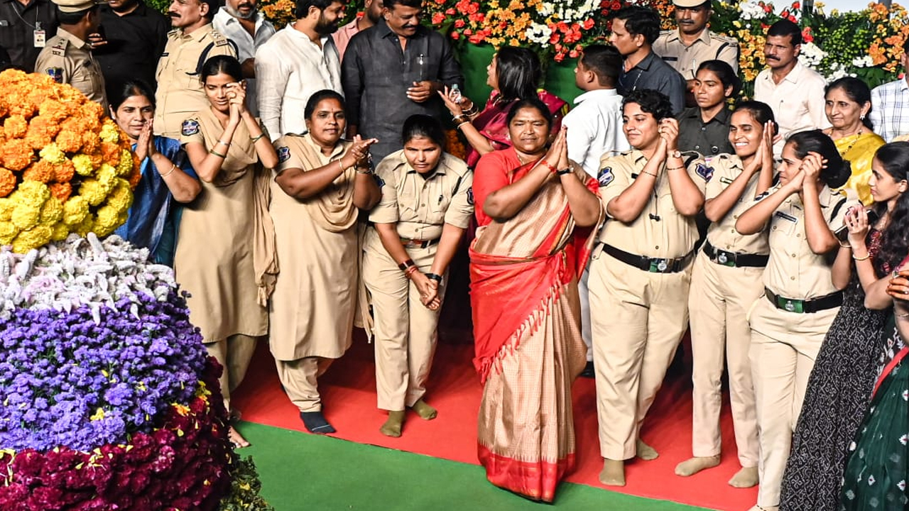 తెలంగాణ బతుకమ్మ సంబరాల్లో రెండు గిన్నిస్ రికార్డులు