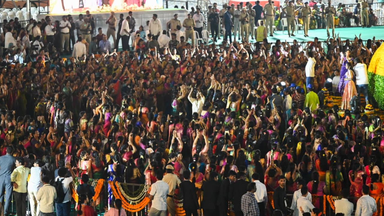 తెలంగాణ బతుకమ్మ సంబరాల్లో రెండు గిన్నిస్ రికార్డులు