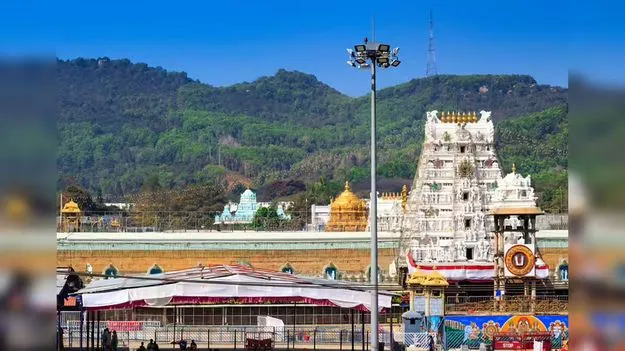 Tirumala: తిరుమల గోవిందుడి గుడిలో శ్రీరామకృష్ణులు