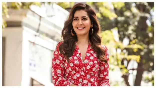 Raashi Khanna: నేను పుస్తకాల పురుగుని.. అలా ‘బాహుబలి’ మిస్‌
