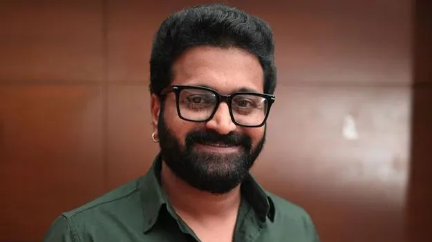 Rishab Shetty: కాలేజీ రోజుల్లో మినరల్‌ వాటర్‌ వ్యాపారం మొదలెట్టా.. రజనీ సార్‌ గోల్డ్‌చైన్‌ ఇచ్చారు