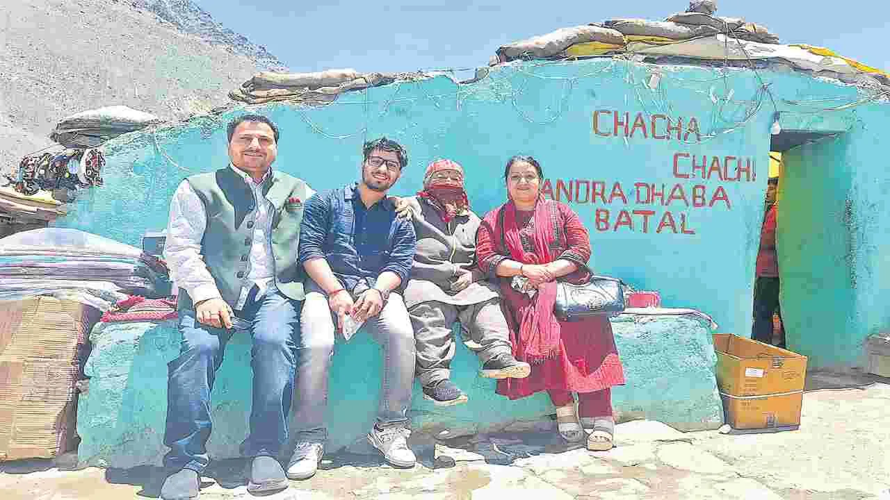 వీరిది.. కొండంత సేవ