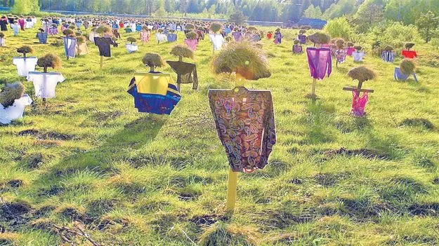 అక్కడికి వెళితే.. ఒకేచోట వేల దిష్టిబొమ్మలు కనిపిస్తాయి