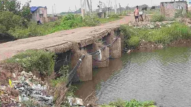 Araku Bridge Damage: శిథిలావస్థకు వంతెన.. వాహనదారుల ఇక్కట్లు