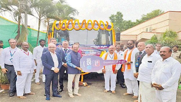 సత్యదేవుడికి బస్సు విరాళం