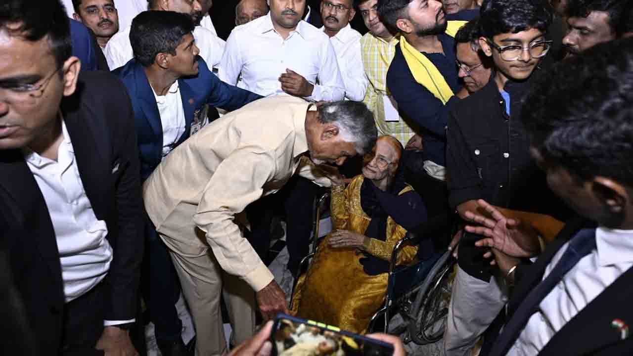 Historic Telugu Diaspora: సీఎం చంద్రబాబు దుబాయ్ పర్యటన.. తెలుగు ప్రవాసీయులతో ఆత్మీయ సమ్మేళనం..