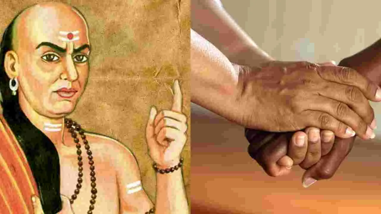 Chanakya Tips for Helping: ఇతరులకు సహాయం చేసే ముందు ఈ విషయాలు గుర్తుంచుకోండి