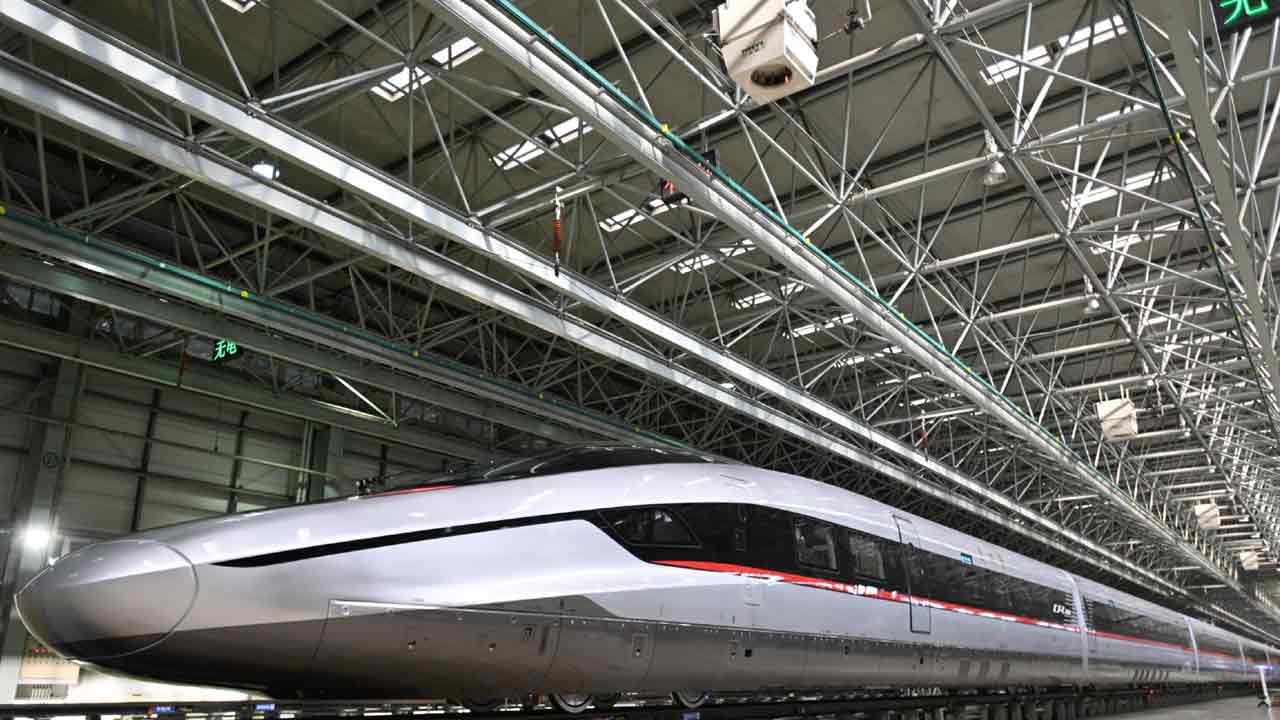 World Fastest Train:  ప్రపంచంలోనే అత్యంత వేగవంతమైన రైలు.. గంటకు 450 కి.మీ.