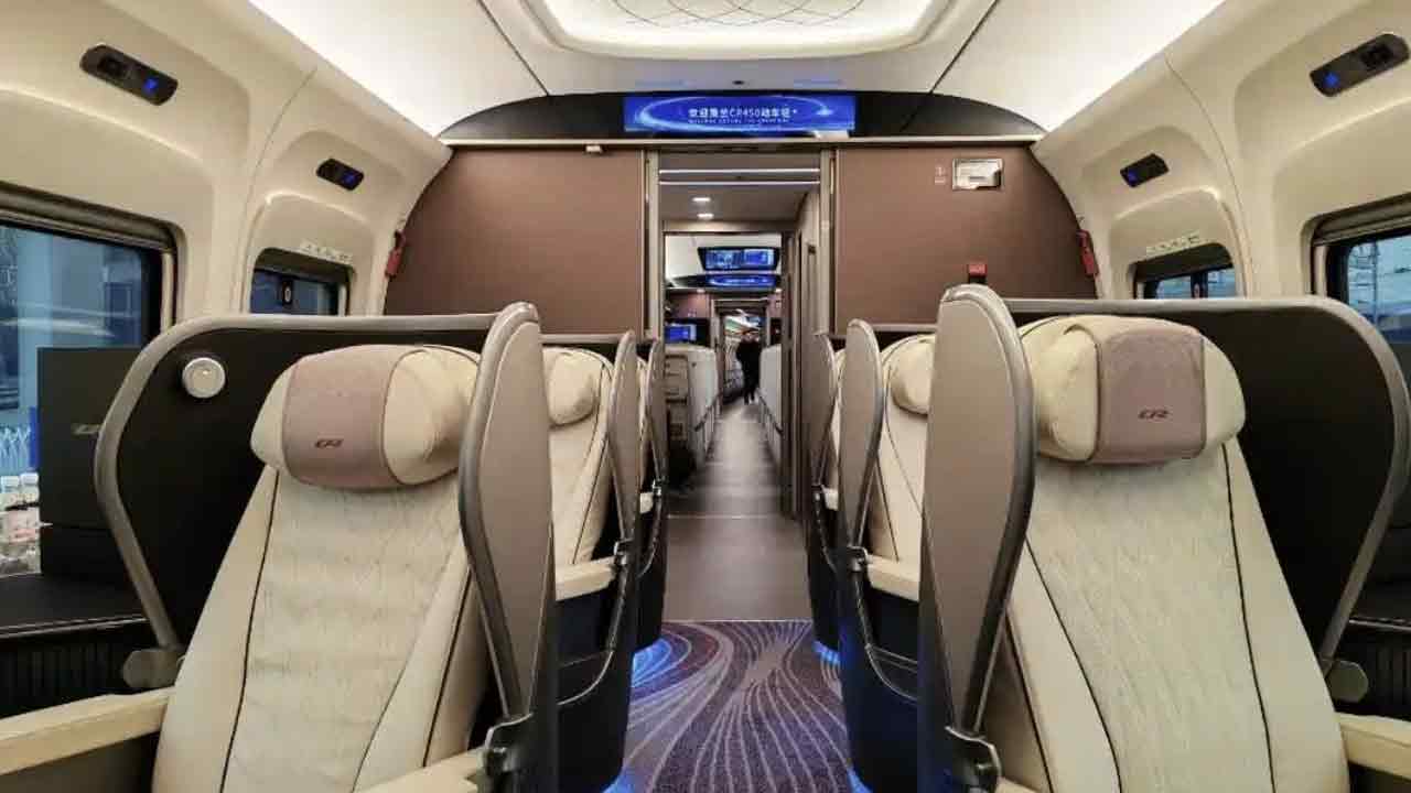 World Fastest Train:  ప్రపంచంలోనే అత్యంత వేగవంతమైన రైలు.. గంటకు 450 కి.మీ.