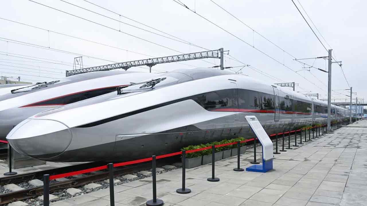 World Fastest Train:  ప్రపంచంలోనే అత్యంత వేగవంతమైన రైలు.. గంటకు 450 కి.మీ.