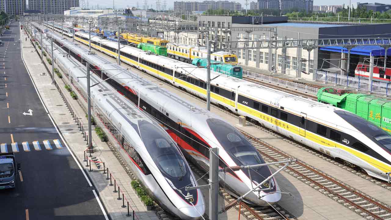 World Fastest Train:  ప్రపంచంలోనే అత్యంత వేగవంతమైన రైలు.. గంటకు 450 కి.మీ.
