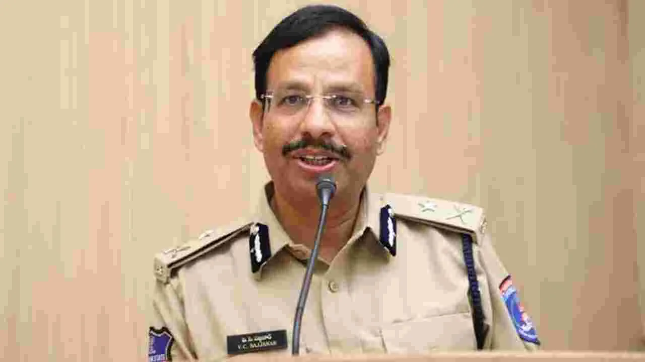 CP Sajjanar: సీపీ సజ్జనార్‌ హెచ్చరిక.. సెల్‌ఫోన్‌ డ్రైవింగ్‌పై కఠిన చర్యలు