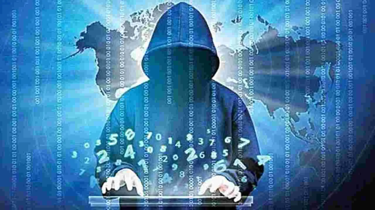 Hyderabad: ఏపీకే లింక్‌ పంపి.. ఫోన్‌ హ్యాక్‌ చేసి..