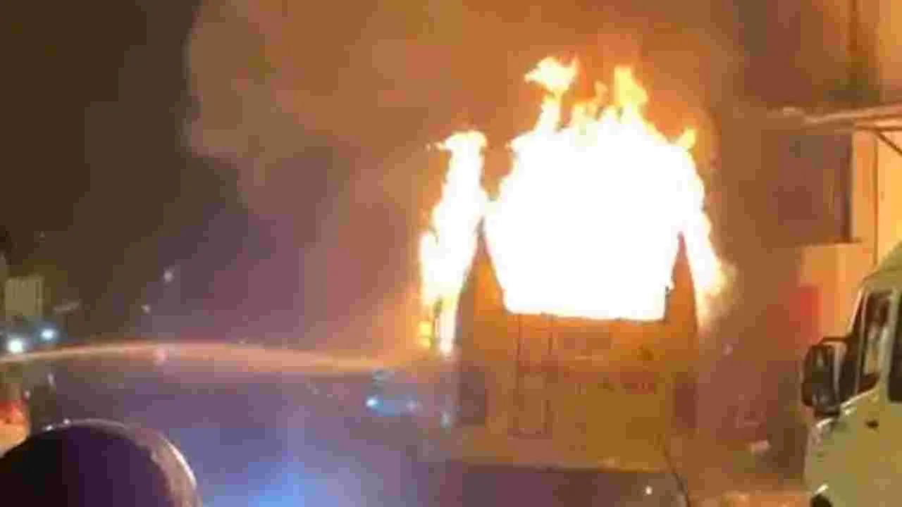 Hyderabad: అమ్మో.. పెద్ద ప్రమాదమే తప్పిందిగా.. ఏం జరిగిందంటే..