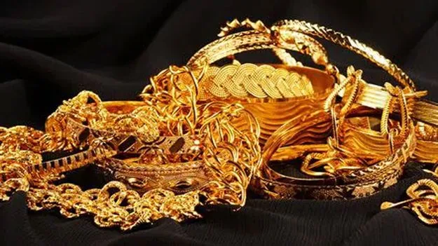 Hyderabad: కిటికీ గ్రిల్‌ తొలగించి.. 40 తులాల బంగారం చోరీ